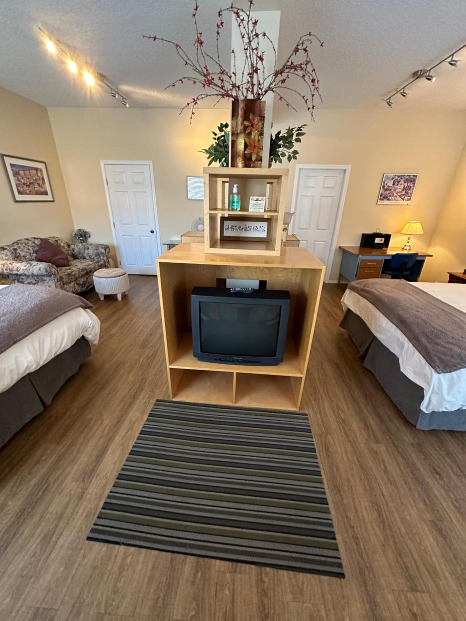 Burns Lake Bed And Breakfast Екстер'єр фото